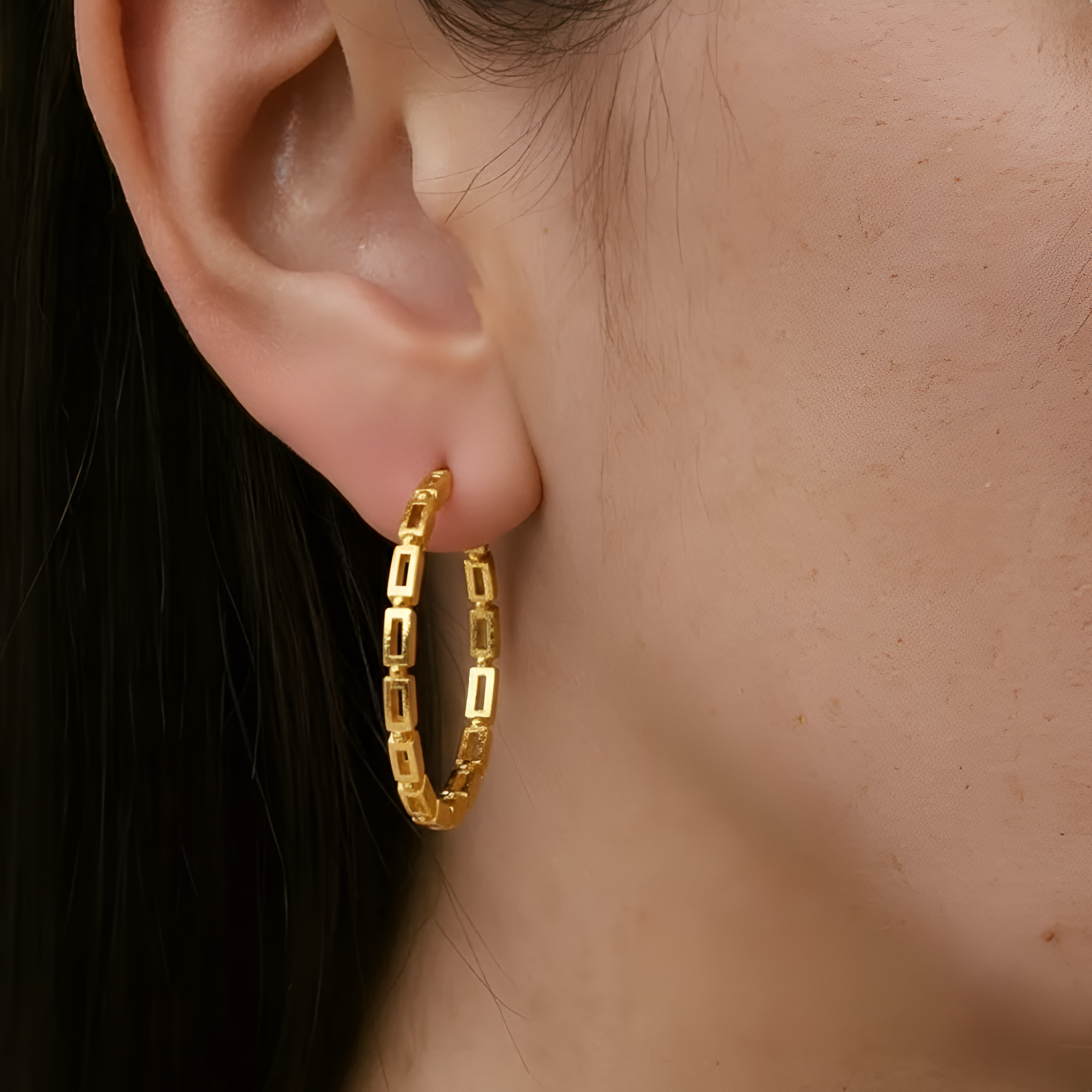Maxine Classic Hoop-35mm-Gold Matte-Chain Link Pattern Hoop Earrings – Matte Finish Vermeil