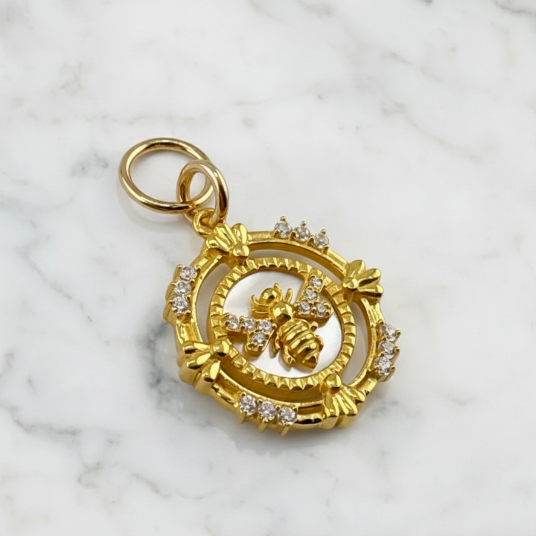 Diamond Small Bee & Mother of Pearl Disc/ Diamond- Gold