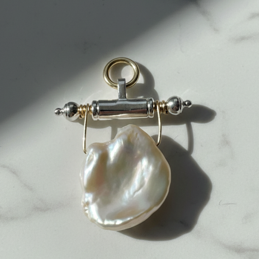 Keshi Pearl w/ Milan Bar