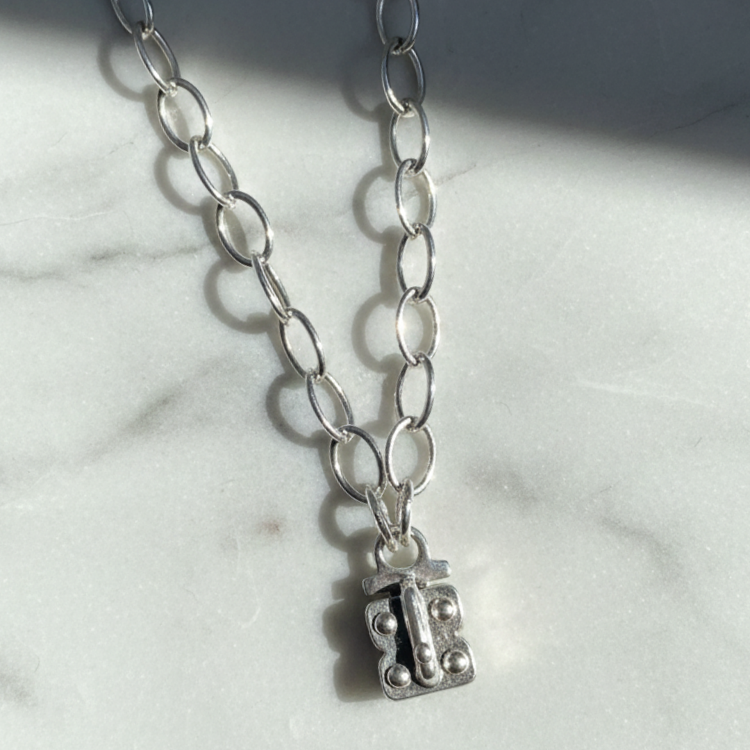 Classic Sterling Cable Chain with Signature Sennod Vignette Holder