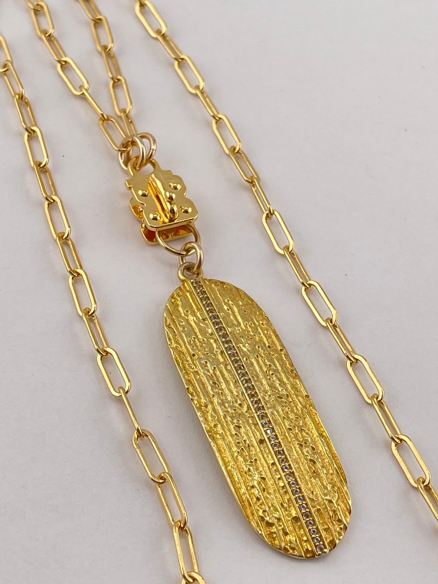 White Topaz textured Paddle Vignette