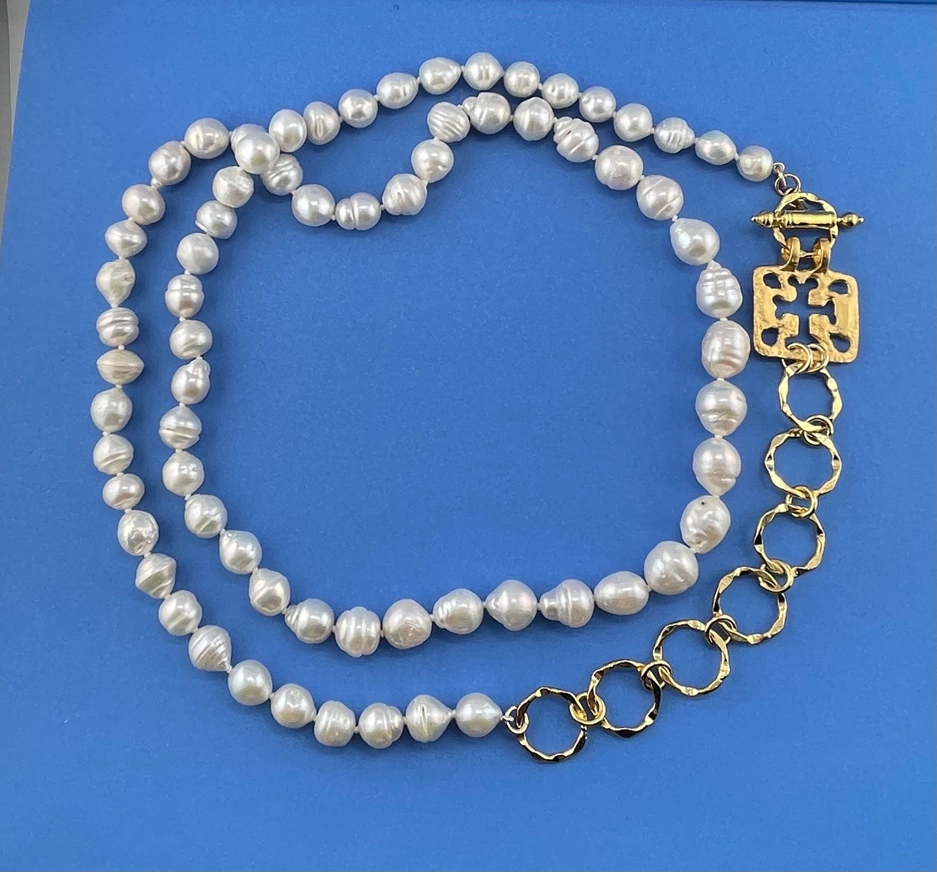 Pearls 10-11mm & Chain w/ Triumph Roman replica & Bar-38"- Gold