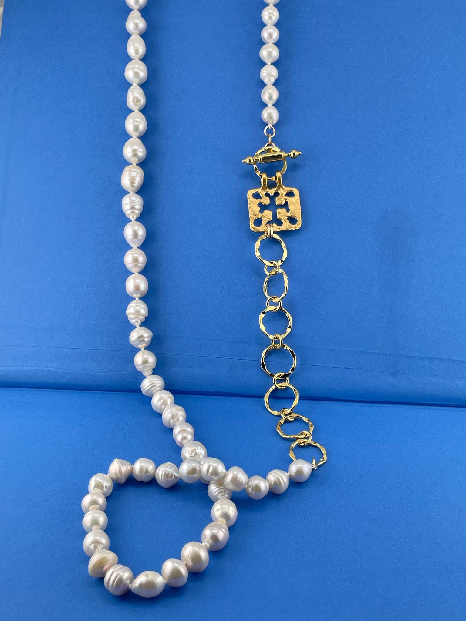 Pearls 10-11mm & Chain w/ Triumph Roman replica & Bar-38"- Gold