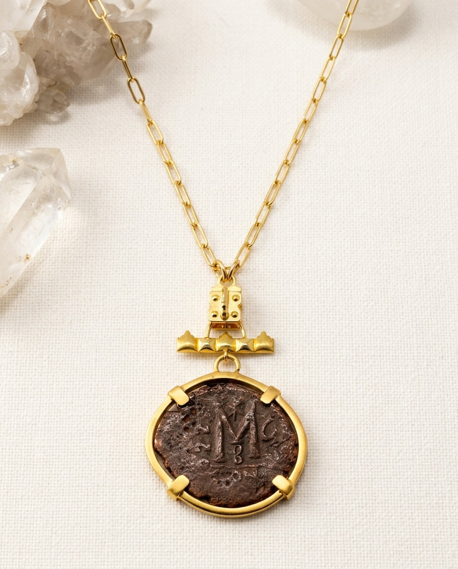 How to Choose a Charm Holder Necklace: A Complete Guide