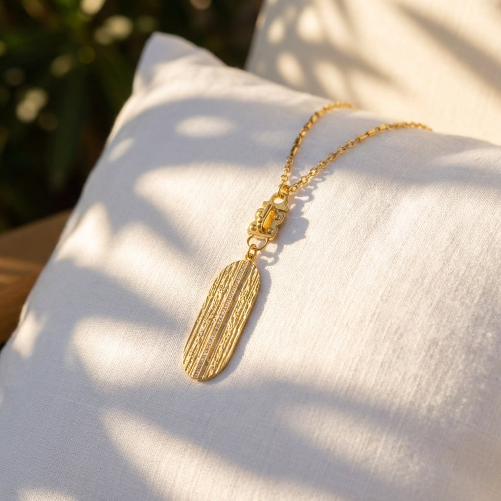 White Topaz textured Paddle Vignette