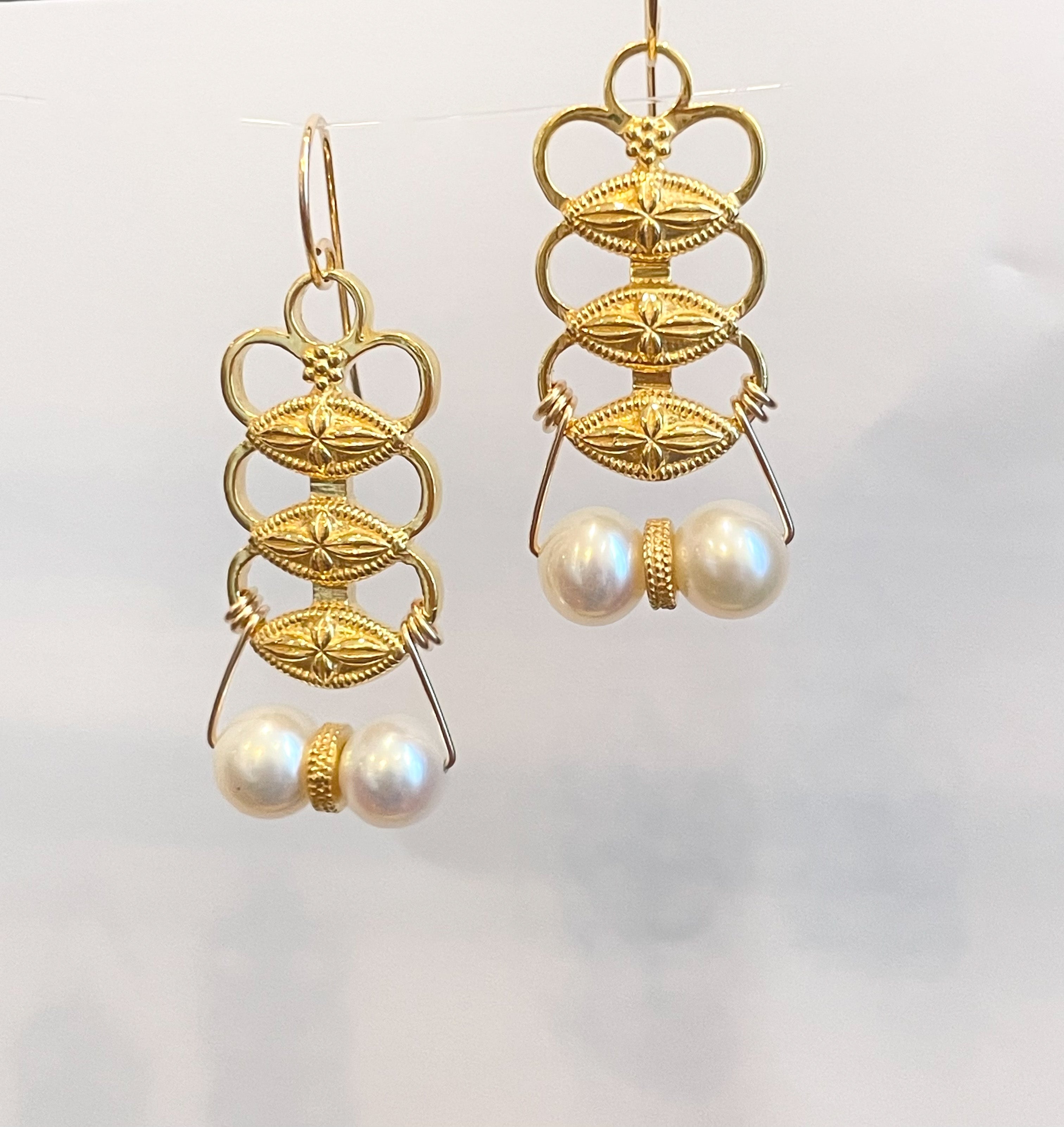 Sahar Earrings- Pearl