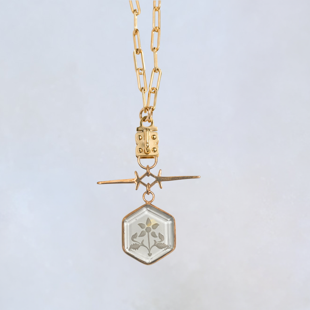 Paperclip Chain with Sennod Vignette Holder