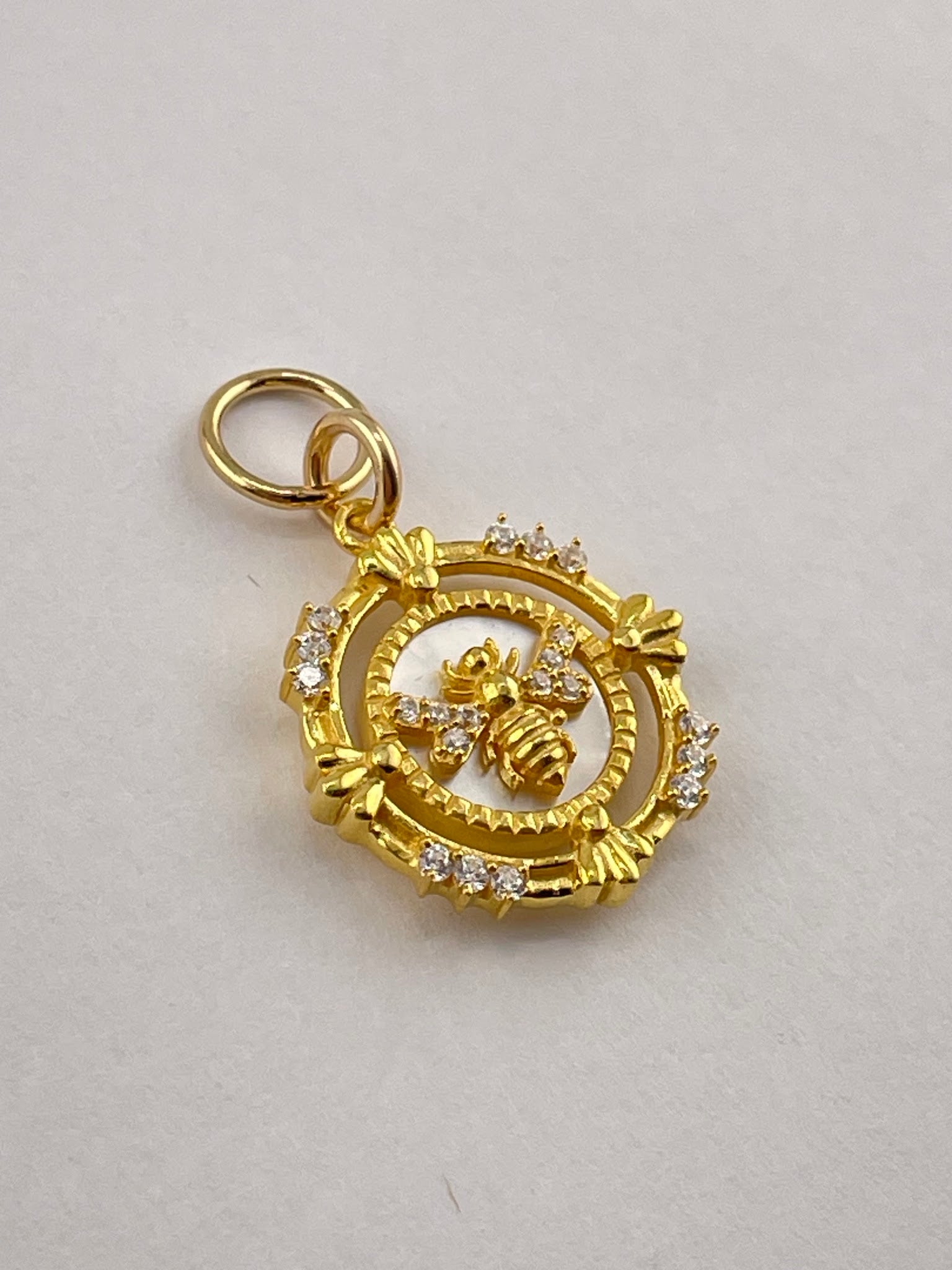 Diamond Small Bee & Mother of Pearl Disc/ Diamond- Gold